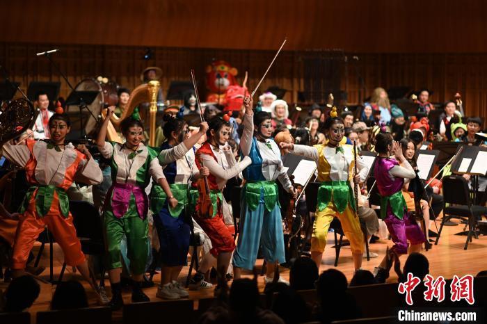 “音樂奇妙夜”西安上演歌者、樂手化身“卡通人”