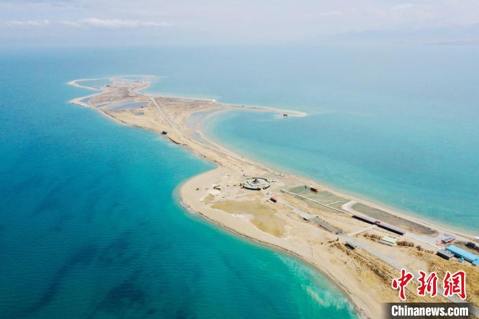 圖為青海湖?！±罱瓕?攝