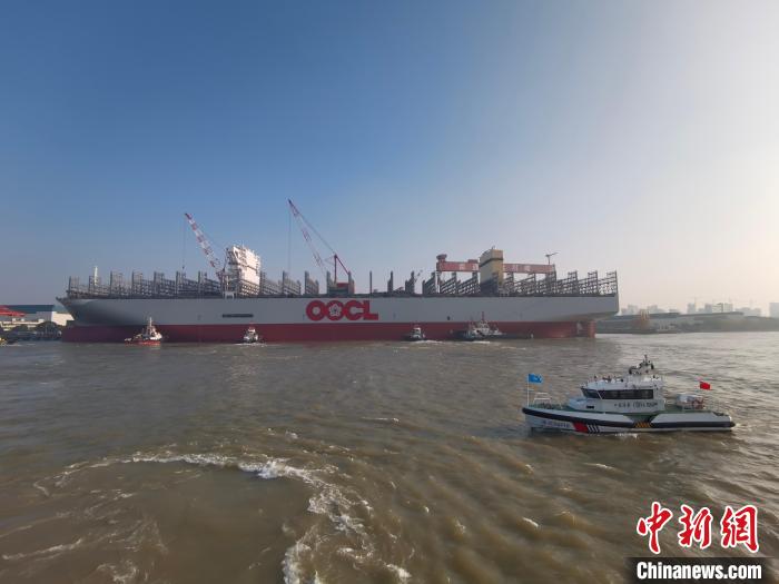 海巡艇在現(xiàn)場引導(dǎo)水上交通?！∧贤êＪ戮止﹫D