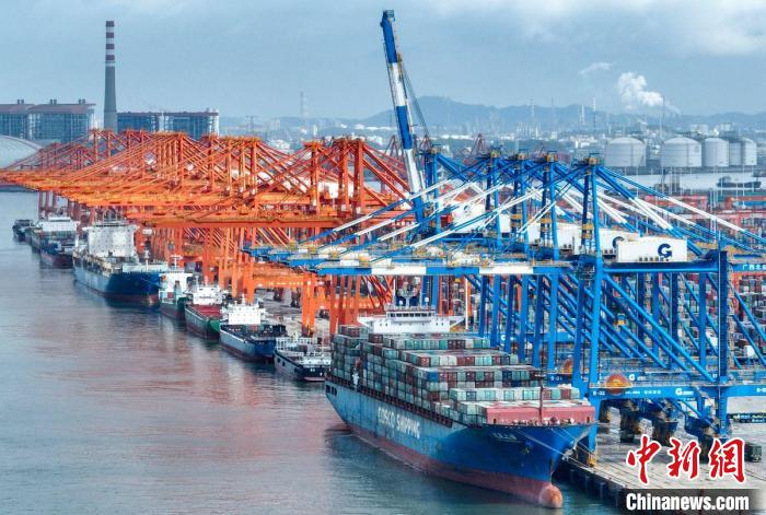 圖為北部灣港欽州自動化集裝箱碼頭?！“綆洸?攝