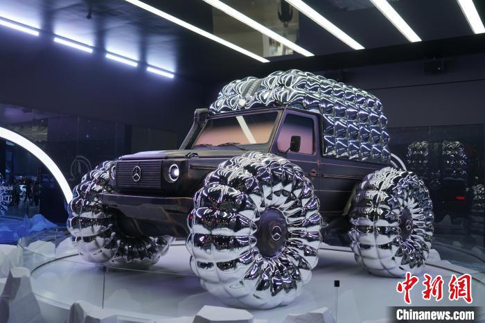 圖為梅賽德斯-奔馳和時尚品牌盟可睞(Moncler)共同設(shè)計的“Project MONDO G”。　劉旭 攝