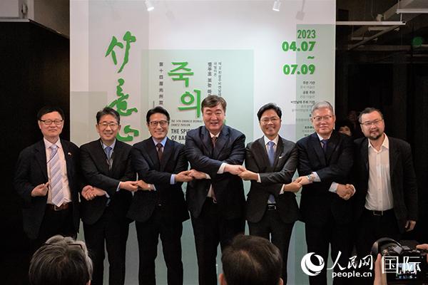 第十四屆光州雙年展中國(guó)館開幕式7日在韓國(guó)光州隱巖美術(shù)館舉行。人民網(wǎng)記者 馬菲攝