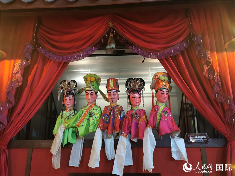 3D公仔戲臺(tái)。人民網(wǎng)記者 符園園攝