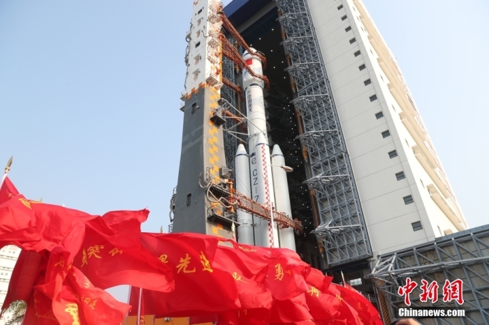 圖為轉運現(xiàn)場。攝影 邱立軍 黃國暢