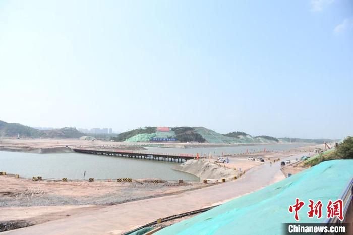 圖為平陸運河青年樞紐工程項目現(xiàn)場。　林浩 攝