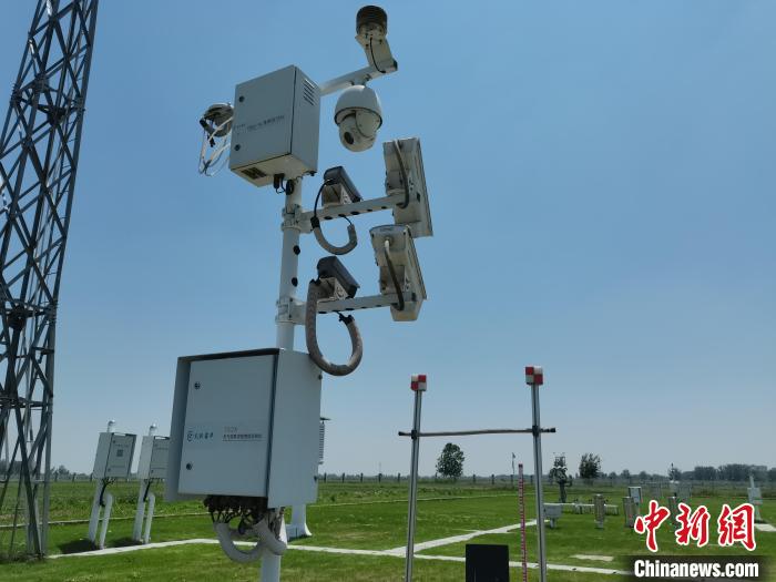 壽縣國(guó)家氣候觀象臺(tái)內(nèi)各種觀測(cè)設(shè)備?！侨?攝