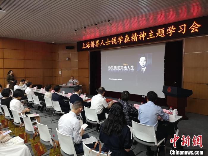 上海交通大學(xué)錢學(xué)森圖書館館長、錢學(xué)森之子錢永剛以“為民族復(fù)興選人生”為題作專題報告?！》队畋?攝