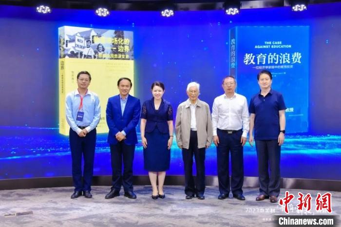 數(shù)智時(shí)代教育面臨怎樣的新機(jī)遇？專家：積極挖潛創(chuàng)新、謹(jǐn)慎應(yīng)對(duì)挑戰(zhàn)
