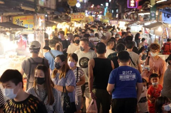 冰粉、雙皮奶、螺螄粉……臺網(wǎng)友發(fā)帖：臺灣街頭越來越多大陸小吃
