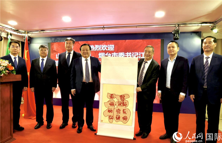 參加座談會的主要嘉賓合影留念。人民網記者宋亦然攝