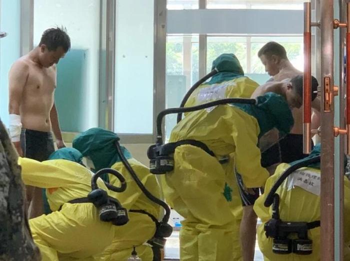 圖為臺灣漢光演習模擬官兵遭受生物戰(zhàn)劑攻擊，送往醫(yī)院就醫(yī)。圖片來源：臺灣《聯(lián)合報》 徐白櫻 翻攝