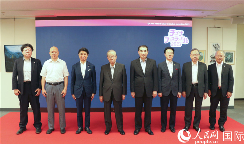 主辦方代表合影。人民網(wǎng) 許可攝