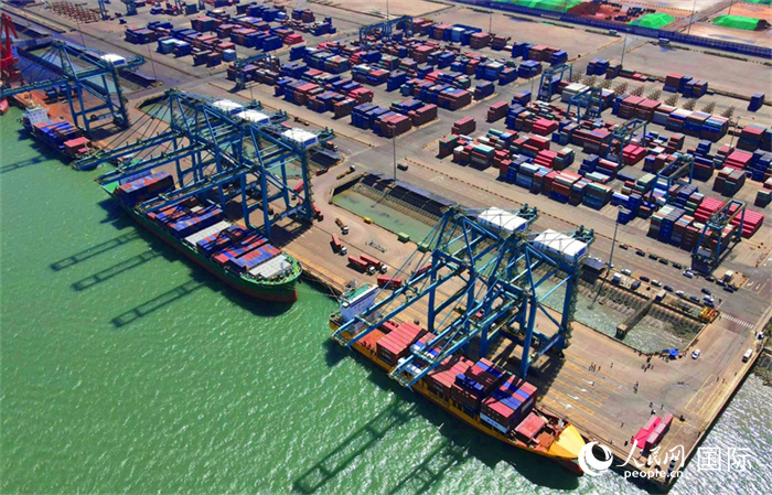 黃驊港綜合港區(qū)航拍圖。人民網(wǎng) 周博攝