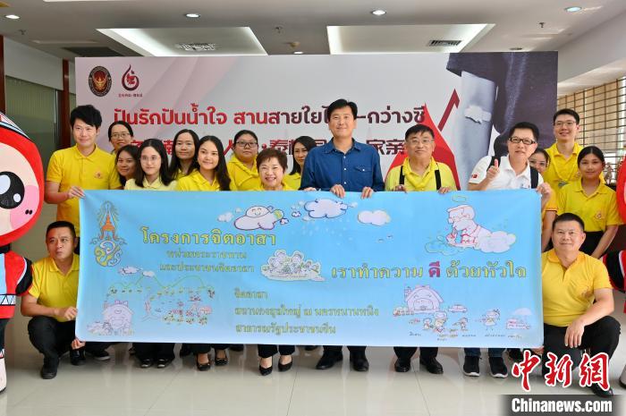圖為泰王國駐南寧總領事館官員、泰國企業(yè)代表等在活動現(xiàn)場合影?！∮峋?攝