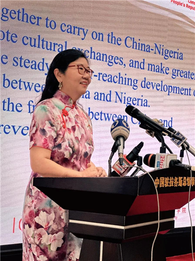 中國(guó)駐拉各斯總領(lǐng)館總領(lǐng)事嚴(yán)宇清致辭。駐拉各斯總領(lǐng)館供圖