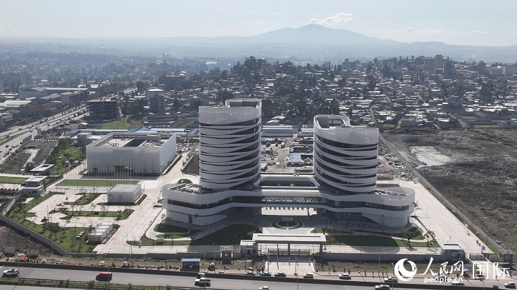 非洲疾病預(yù)防控制中心總部（一期）航拍。人民網(wǎng)記者 劉寧攝