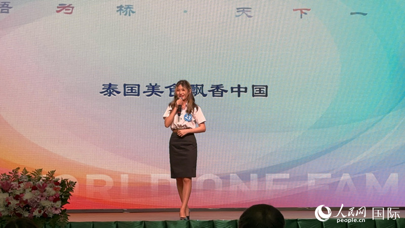 榮獲世界大學(xué)生中文比賽亞洲冠軍的泰國選手。人民網(wǎng)記者 孫廣勇攝