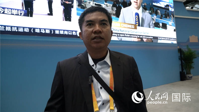 印尼《辛加朗綜合日報》記者班邦·蘇利斯提奧（Bambang Sulistio）與記者交談。人民網(wǎng) 楊春燕攝