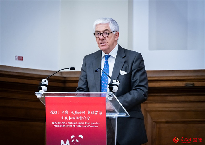 英中商業(yè)發(fā)展中心主席約翰·麥克萊恩致辭。人民網(wǎng) 郭錦標(biāo)攝