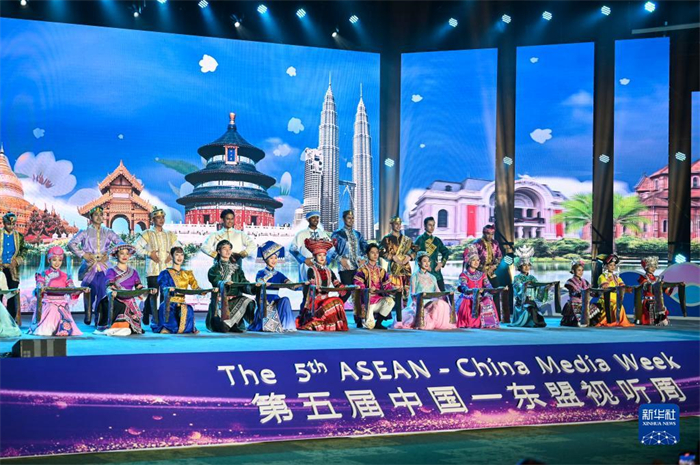 10月21日，在馬來西亞行政首都普特拉賈亞，演員在第五屆中國—東盟視聽周開幕活動上表演。新華社記者 程一恒 攝