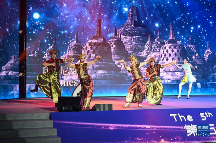 10月21日，在馬來西亞行政首都普特拉賈亞，演員在第五屆中國—東盟視聽周開幕活動上表演。新華社記者 程一恒 攝