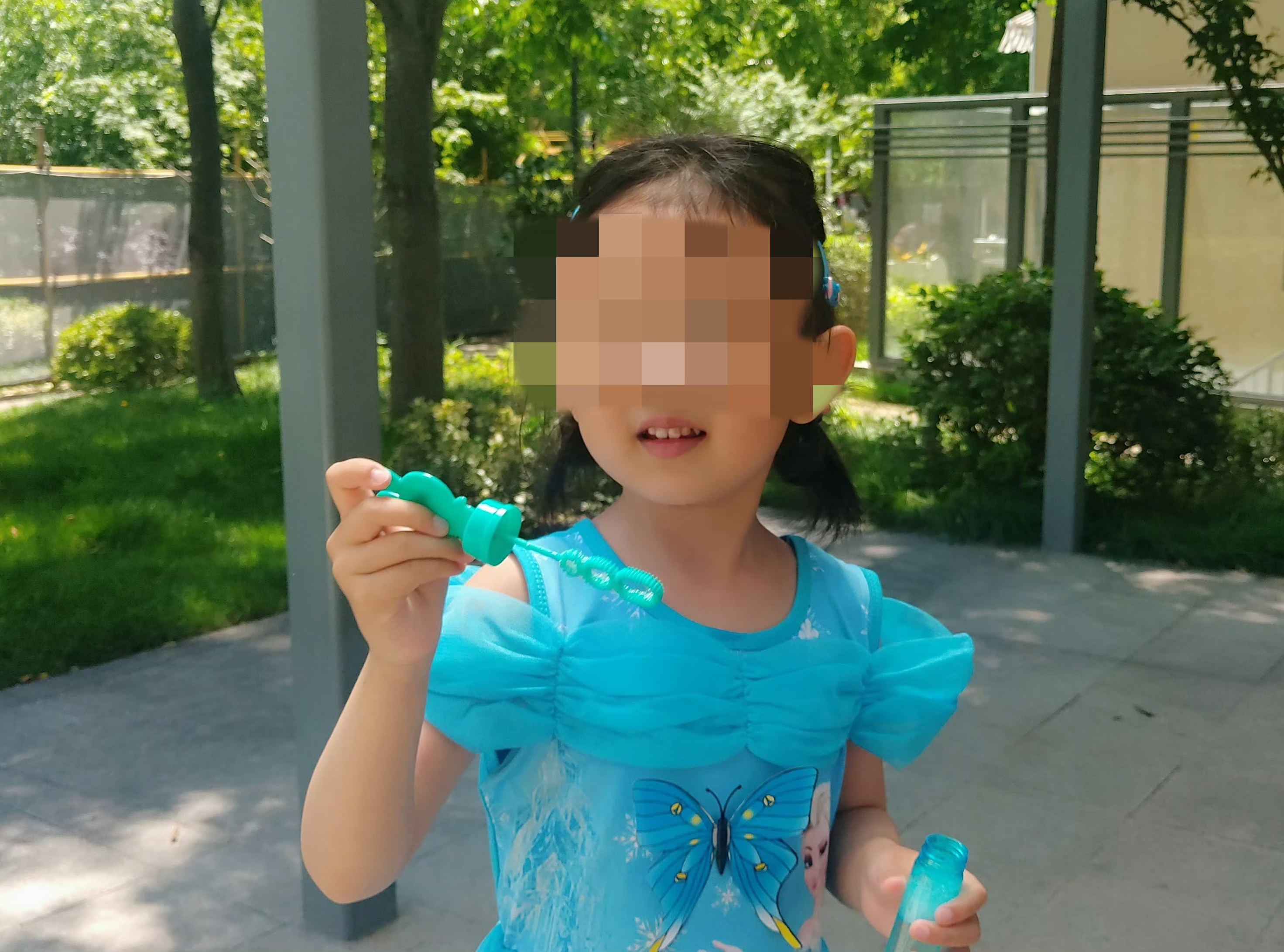 海灘失蹤女童。圖源：女童家人社交賬號(hào)
