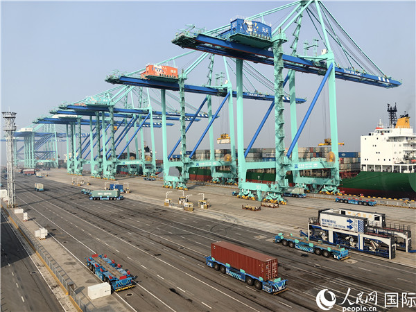 天津港北疆港區(qū)C段智能化集裝箱碼頭。人民網(wǎng)記者 符園園攝