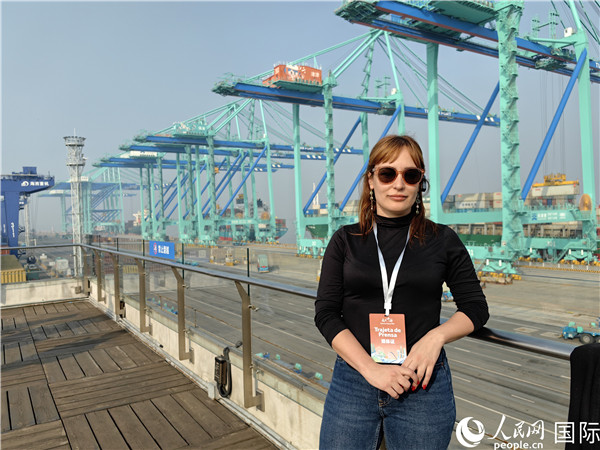 阿根廷公共電視臺(tái)記者萊蒂西亞接受采訪。人民網(wǎng)記者 符園園攝