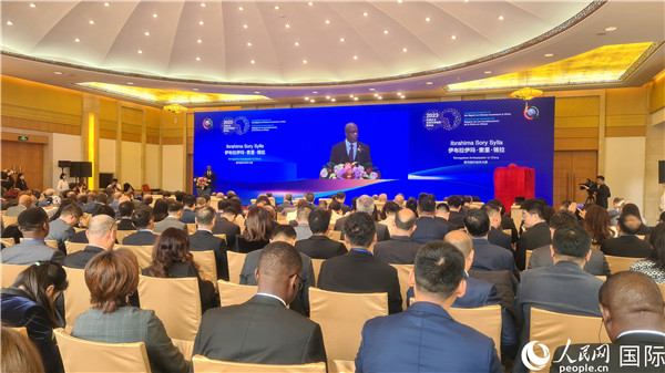 塞內(nèi)加爾駐華大使致辭。人民網(wǎng)記者 萬(wàn)宇攝