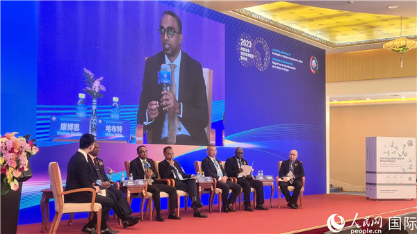 與會(huì)嘉賓展開(kāi)座談。人民網(wǎng)記者 萬(wàn)宇攝