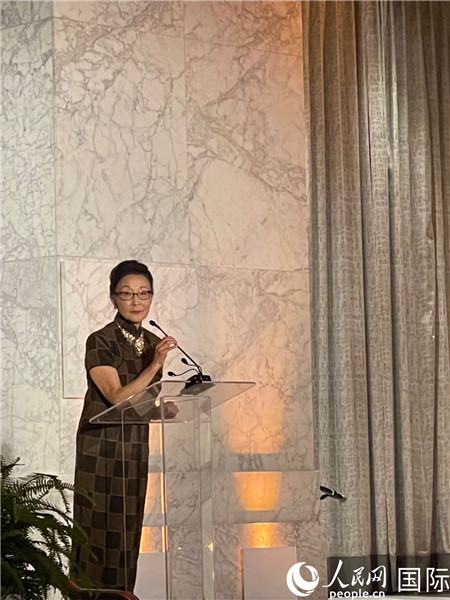 方李邦琴在頒獎臺上。人民網(wǎng)記者 鄧圩攝