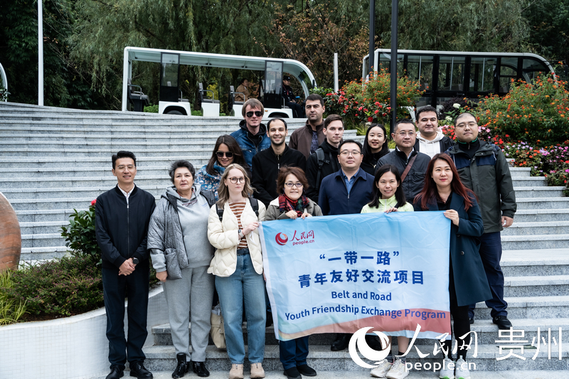 合影留念。人民網(wǎng) 陽(yáng)茜攝