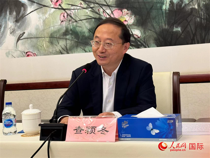10月31日，蘇州市人民政府副市長(zhǎng)查穎冬在第五屆中法文化論壇媒體吹風(fēng)會(huì)上講話。（人民網(wǎng) 謝瑩攝）