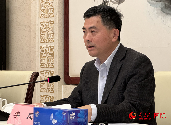 10月31日，歐美同學(xué)會(huì)秘書長(zhǎng)李民在第五屆中法文化論壇媒體吹風(fēng)會(huì)上講話。（人民網(wǎng) 謝瑩攝）