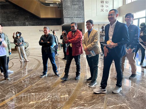   （外媒記者參觀中國藥都中醫(yī)藥博物館。中國經(jīng)濟周刊記者 郭志強 攝）