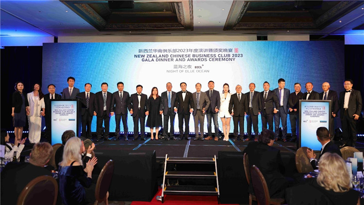 新西蘭華商聯(lián)合總會首批會員代表上臺亮相。攝影：張凱
