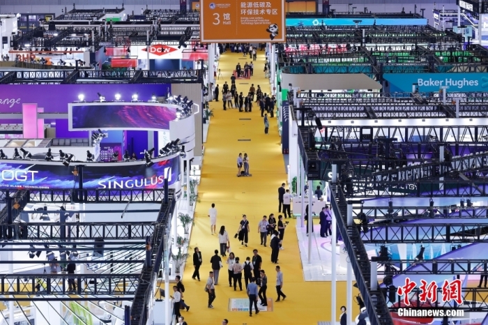 11月5日，第六屆中國(guó)國(guó)際進(jìn)口博覽會(huì)在國(guó)家會(huì)展中心(上海)開(kāi)幕。<a target='_blank' href='/'><p  align=