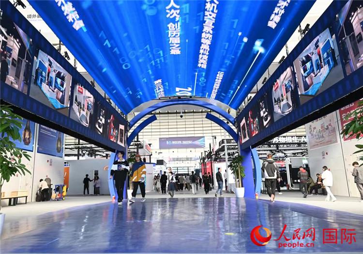 11月7日上午，2023年世界互聯(lián)網(wǎng)大會(huì)“互聯(lián)網(wǎng)之光”博覽會(huì)在浙江烏鎮(zhèn)開(kāi)幕。人民網(wǎng)記者 葉賓得攝