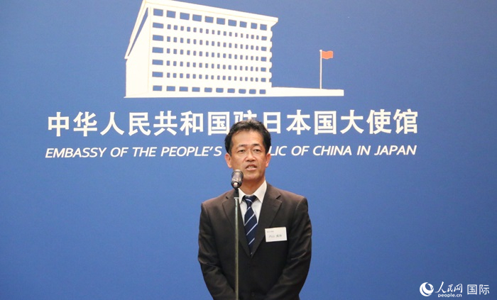 導(dǎo)師代表、東京大學(xué)教授內(nèi)山真伸發(fā)表致辭。人民網(wǎng) 許可攝