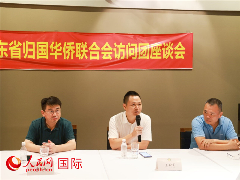 中國駐里約總領(lǐng)館副總領(lǐng)事王尉育（中）在座談會上致辭。人民網(wǎng)記者 陳海琪攝