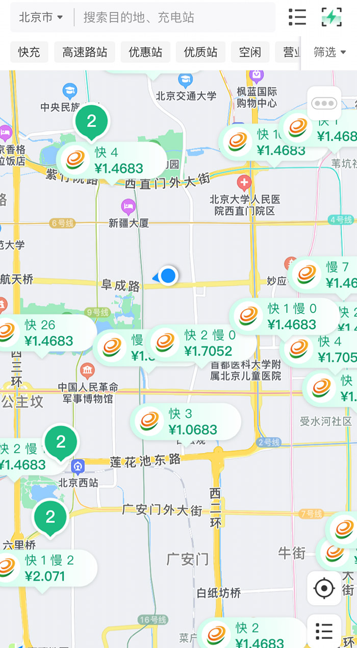 中新財(cái)經(jīng)查詢相關(guān)充電APP發(fā)現(xiàn)，電價(jià)平峰時(shí)段，快充樁的價(jià)格普遍在1.4元度左右。