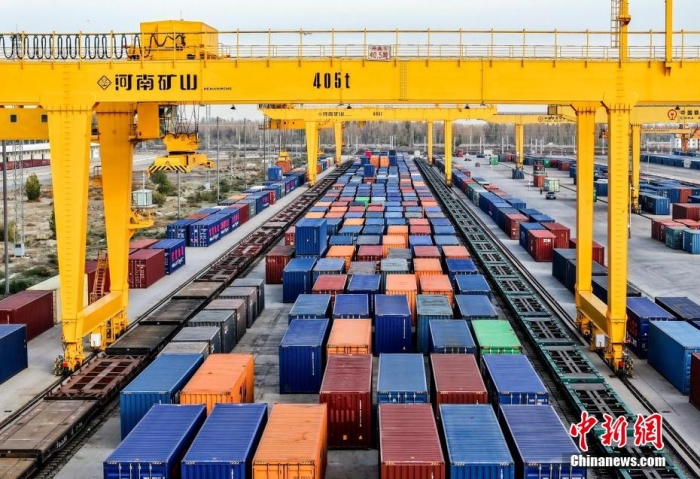 資料圖：霍爾果斯鐵路口岸有序排列的集裝箱。(無人機照片)<a target='_blank' href='/' ><p  align=