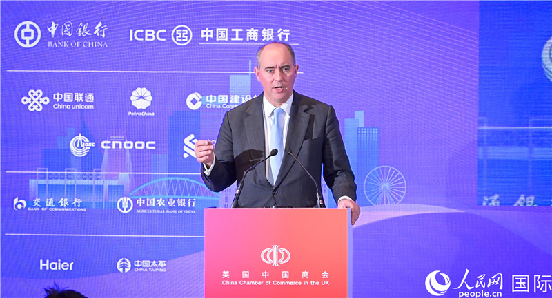 英國(guó)商業(yè)貿(mào)易部國(guó)務(wù)大臣（投資大臣）多米尼克·約翰遜與會(huì)。人民網(wǎng) 郭錦標(biāo)攝