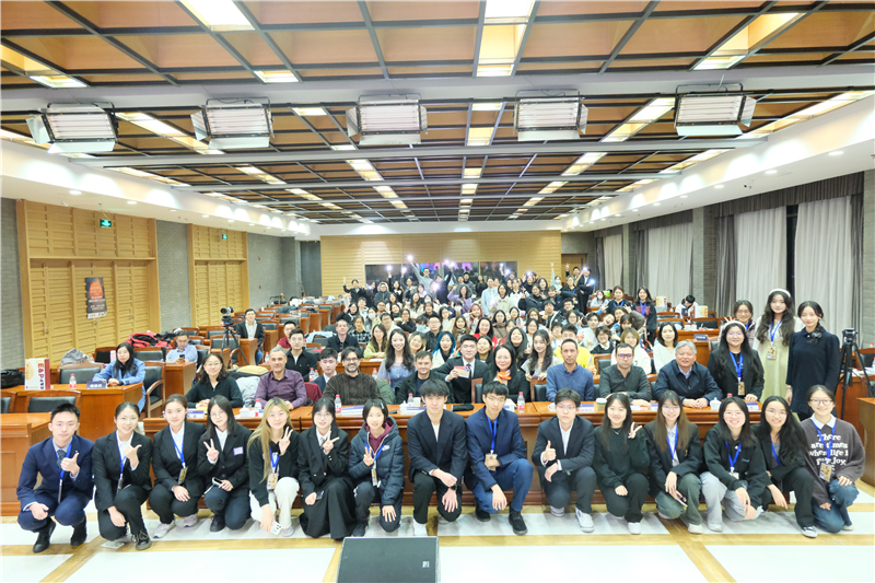 第八屆全國高校西班牙語配音大賽決賽現(xiàn)場合影。主辦方供圖