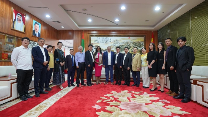 與會代表合影。阿聯(lián)酋中國和平統(tǒng)一促進會供圖