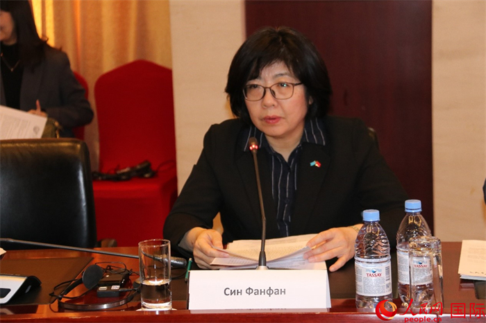 中國駐哈薩克斯坦大使館公使銜參贊邢芳芳致辭。人民網(wǎng)記者 李強(qiáng)攝