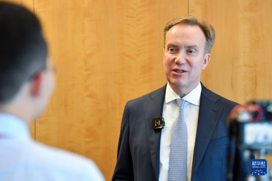 1月9日，在瑞士日內(nèi)瓦，世界經(jīng)濟(jì)論壇總裁博爾格·布倫德接受新華社記者專訪。新華社記者 連漪 攝