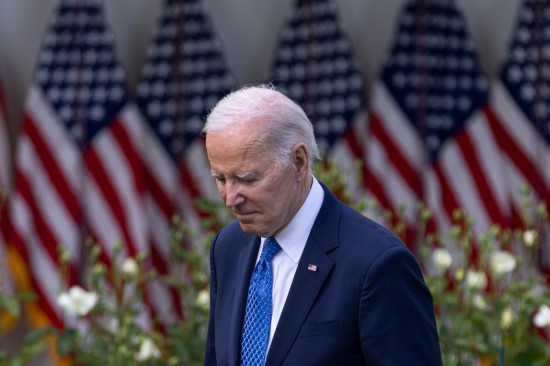 2023年4月24日，美國總統(tǒng)拜登在首都華盛頓白宮出席活動。新華社發(fā)（亞倫攝）