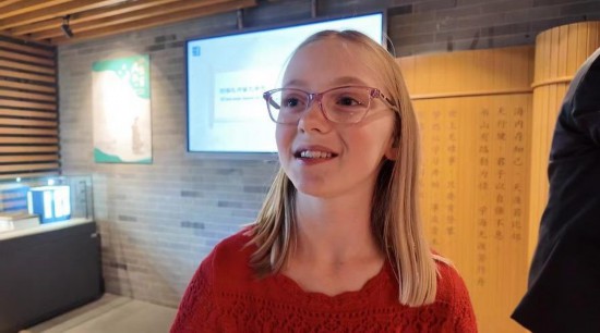 美國猶他州小學(xué)生米麗婭姆·居布萊接受記者采訪。