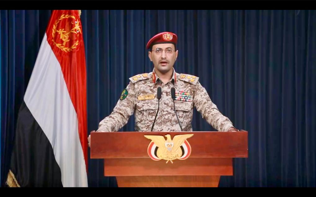 這張1月18日的視頻截圖顯示，也門胡塞武裝發(fā)言人葉海亞·薩雷亞發(fā)表聲明。新華社發(fā)